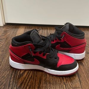 Jordan 1 Mids